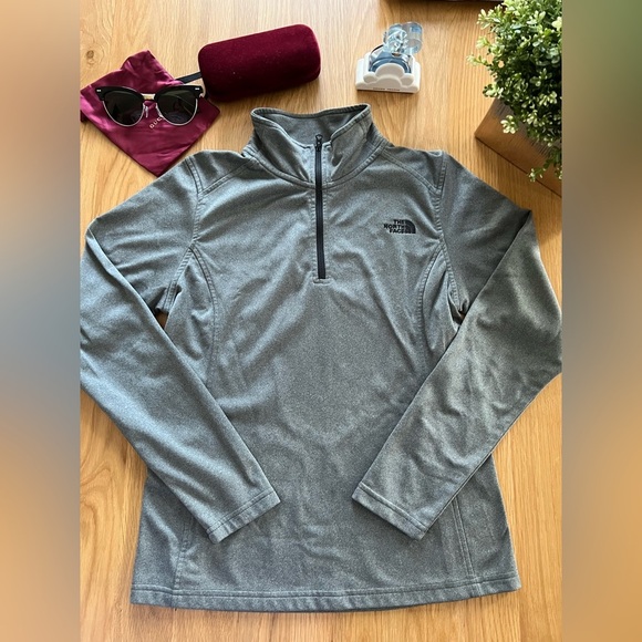 The North Face Women’s Pullover - Picture 3 of 5